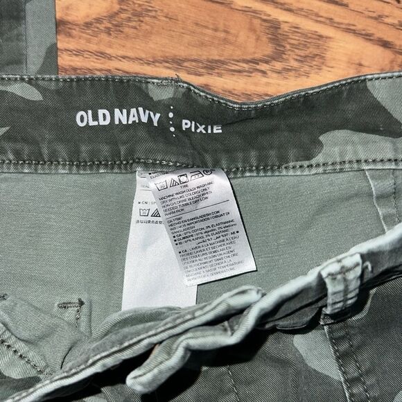old navy pants - Picture 2 of 2